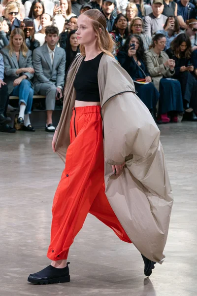 Look 25
